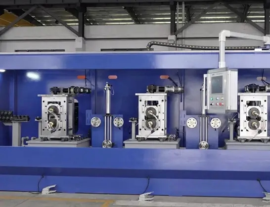 Mitä materiaaleja käsittelee pääasiassa Two High Rolling Machine